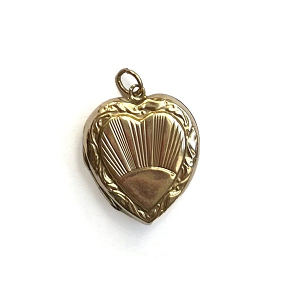 9ct Gold Embossed Antique Heart Locket