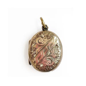 9ct Gold Small Oval Antique Etched Locket