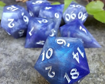 Dark Seer - handmade 7-piece sharp-edged diceset for ttrpg, dungeons and dragons, pathfinder, daggerheart