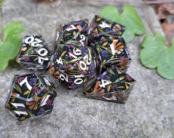 Flower Field - handmade 7-piece sharp-edged washitape diceset for ttrpg, dungeons and dragons, pathfinder, daggerheart