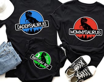 Personlig anpassad dinosaurie mamma pappa skjorta, dinosauriefest t-shirt, födelsedag saurus skjortor, familjefödelsedagskjortor, dinosaurie saurus födelsedagskjortor