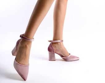 Tacones de terciopelo rosa, zapatos de boda de terciopelo rosa, zapatos de novia rubor, zapatos de boda rosas, tacones altos rosas, zapatos de terciopelo rosa, tacones con correa en el tobillo