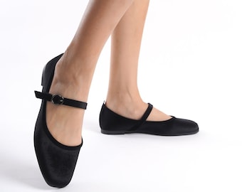 Chaussures Mary Jane en velours noirs, Chaussures Mary Jane noires, Mary Jane plates à talons bas, Chaussures vintage pour femme, Ballerines, Mary Janes en velours noires