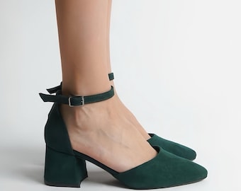 Tacones de ante verde, zapatos de ante verde, tacones altos verdes, zapatos de novia verdes, zapatos de boda verdes, tacones de bloque verdes, tacones con tiras en el tobillo