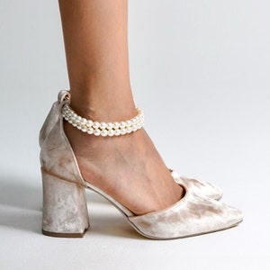 Beige Samt Schuhe, Beige Hochzeitsschuhe, Beige Schuhe, Creme High Heels, Beige Blockabsätze, Beige Brautschuhe, Creme Samt Absätze