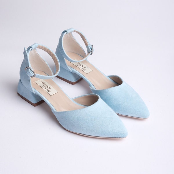 Chaussures en daim bleues, chaussures de mariage bleues, talons bas bleus, chaussures bleu bébé, talons pour mariage, talons bloc bleus, chaussures de mariée bleues, talons avec bride cheville