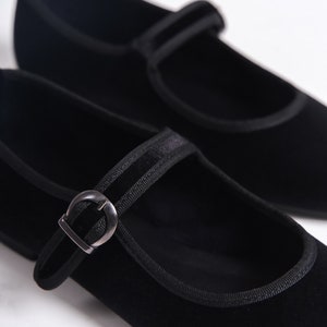 Svarta Mary Janes i sammet, Svarta Mary Jane-skor, Mary Jane-skor med låg klack, Vintage-skor för kvinnor, Ballerinaskor, Svarta Mary Janes i sammet bild 7