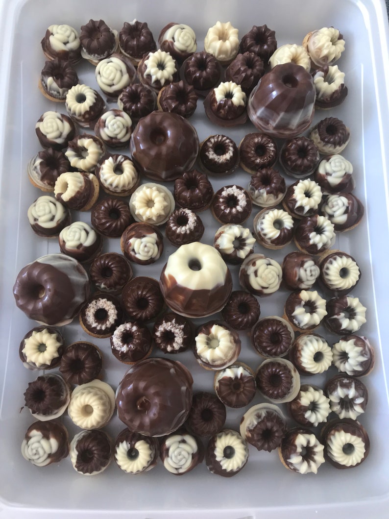 Mini-Gugelhupfe mit Schokolade auf Auftrag - Etsy.de