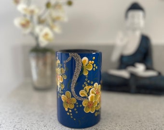 Handmade wooden lacquer pen pot dry flower vase hand painted and embellished with a stem of sand