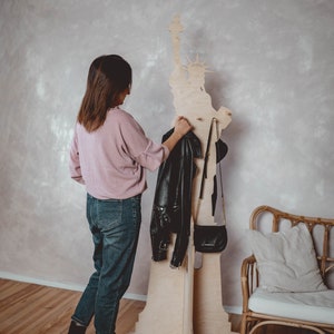 Premium Handcrafted Statue of Liberty Coat Rack - Unique Design and Sustainable Materials, Wooden coat hanger, Clothes rack, Home decor idea