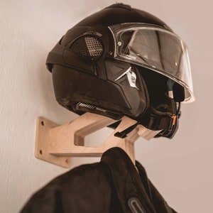 Porte-casque et veste de moto mural - écologique et design en bouleau massif, Solution pratique et esthétique pour ranger votre équipement.