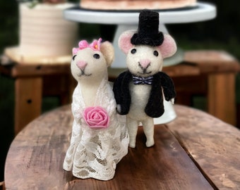 Bride and Groom Wedding Mice Couple figures, Wedding Mice Bride and Groom, Cheese Tower Mice Couple, Unique Cake Topper