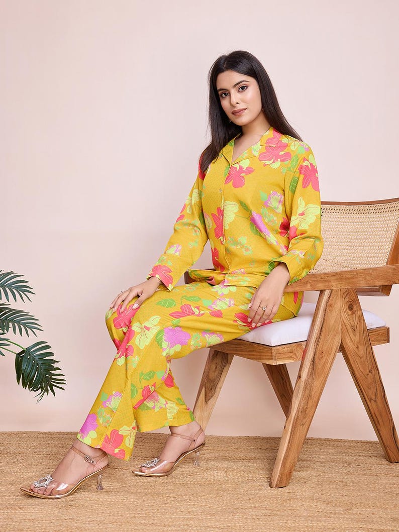 Black & Red Printed Women’s Co-Ord Set – Stylish Tunic & Flared Trousers | Indiaista