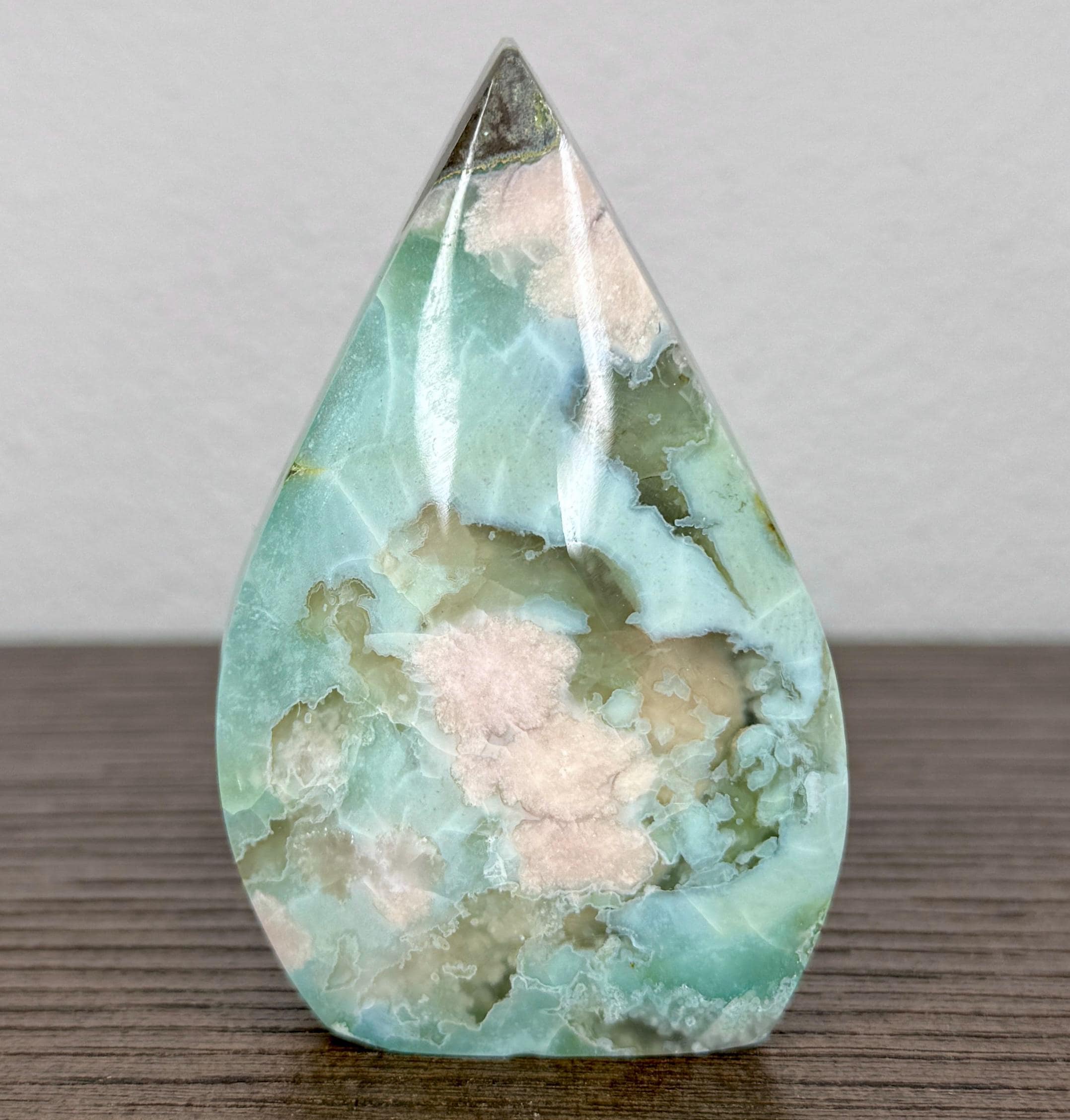 グリーンフラワーアゲート　花彫刻入り　スタンド付き グリーンフラワーアゲート フリーフォーム - Etsy 日本