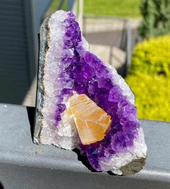 特価　アメジスト＆カルサイトクラスター（台付き） 特価 アメジスト＆カルサイトクラスター（台付き） 特価 アメジスト