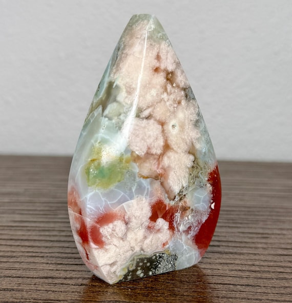 鮮やかな緑色の花形瑪瑙（フリーフォーム） - Etsy 日本
