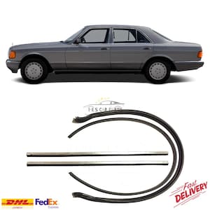 Puede incluir: Un sedán plateado con molduras negras, junto con un juego de piezas de automóvil de goma y metal negras. El coche tiene un diseño clásico. La imagen incluye los logotipos de DHL, FedEx y "Fast Delivery".