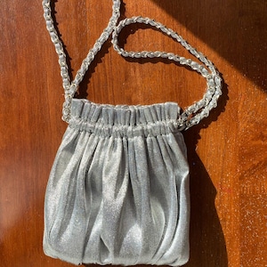 Handgefertigte kleine Tasche und Clutch mit Kettengriffen | aus Metallic Vintage Brokat Stoff in Gold oder Silber | Anlass | Geschenk