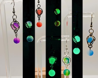 Conjunto de pendientes y pulsera con cuentas orbitales que brillan en la oscuridad: Edición especial de cristal Kyber