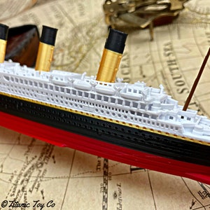 Modelo RMS Titanic de 12, juguete Titanic, topper de pastel Titanic, adorno Titanic, regalo Titanic insumergible, collar Titanic, barco de juguete, barco de juguete imagen 9