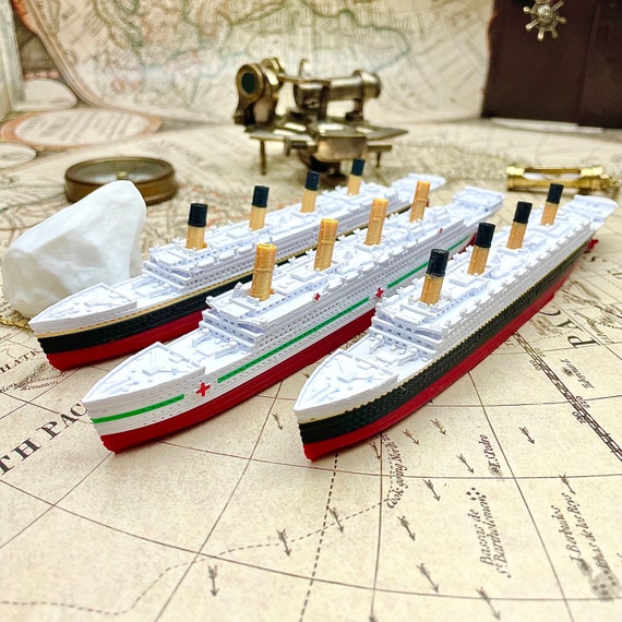 Pack de 3 modèles RMS Titanic jouet Britannic & Olympic Titanic, décoration  de gâteau Titanic, ornement Titanic, cadeau Titanic insubmersible, collier  Titanic -  Canada