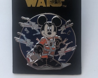 Disney&#39;s LucasFilms Disney Star Wars Pin Mickey Mouse as X Wing Fighter Pilot Pin