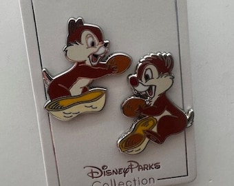 Disney Chip and Dale pins set 2 pins Chip Dale Chipmunks Smiling Holding Peanuts