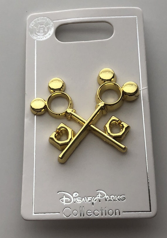 Disney Concierge Pin DCL Disney Cruise LIne Mickey Head Gold Crossed Keys  Pin Pin New