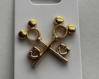 Disney Concierge Pin DCL Disney Cruise LIne Mickey Head Gold Crossed Keys Pin Pin New