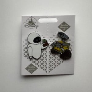 Disney Pixar Wall-E Eve 2 Pin Set 2 pins Novo em cartão de divisão para dar ao amor