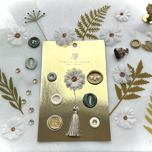 Carte fleurie dorée | Lot de 7 autocollants anciens en cire, peints à la main, Forget me Not, faire-part vintage, fleurs en tissu avec pompon, emballage cadeau