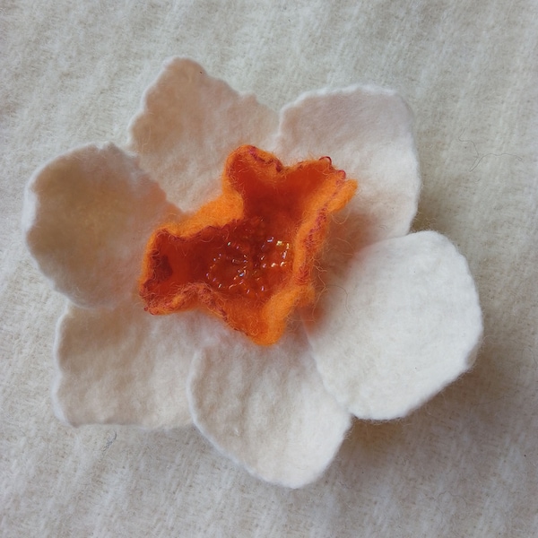 Felt brooch, women accessories, wet and needle felting, flowers