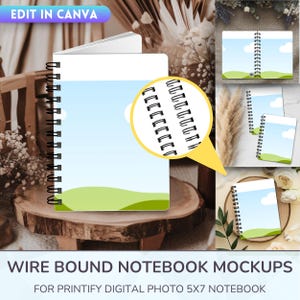 Op de afbeelding: Een wire-bound notebook mockup met een landschapsontwerp met een blauwe lucht en groene heuvels. Het notitieboek wordt weergegeven op een houten oppervlak, met extra mockups op de achtergrond. De tekst "EDIT IN CANVA" is zichtbaar bovenaan.
