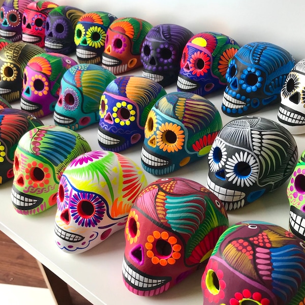 Crâne en sucre du jour des morts Cinco de Mayo | 4 tailles différentes | Calavera mexicaine Dia de Muertos peinte à la main [couleur aléatoire]