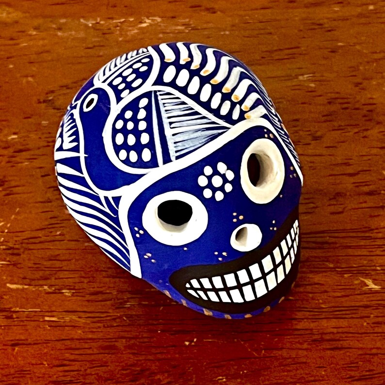 Teschio di zucchero messicano dipinto a mano Dia de Muertos/Giorno dei Morti Calavera - Teschio dipinto in ceramica e acrilico immagine 6