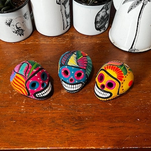 Mexican Sugar Skull for Dia de Muertos Day of The Dead Calavera Cinco de Mayo (Small)
