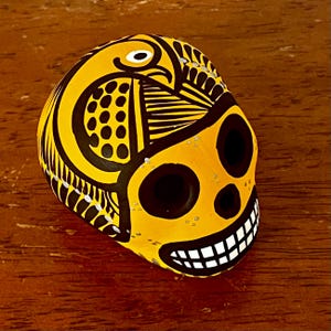 Teschio di zucchero messicano dipinto a mano Dia de Muertos/Giorno dei Morti Calavera - Teschio dipinto in ceramica e acrilico immagine 7