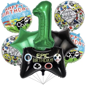 Puede incluir: Un conjunto de 7 globos de aluminio verde, negro y azul con temática de videojuegos. Los globos presentan un número 1, una estrella, un mando de juego y el texto "Feliz cumpleaños" y "¡Cumpleaños épico!"
