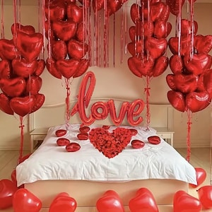 Palloncino romantico rosso grande "Love", 6 palloncini a forma di cuore rosso, 400 petali di rosa, decorazione per festa di anniversario con palloncini romantici per San Valentino