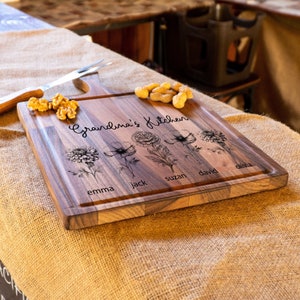 Birth Flower Gifts for Mom, Personalized Cutting Board, Grandmas Garden with Grandkids Names, Gift For Grandma, Mom Gifts, Mama&#39;s Kitchen