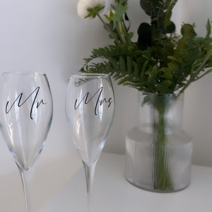 Personalised Champagne Glass Vinyl Gift Ideas Gifts for Him Personalised Wedding Glasses Name Mr and Mrs Gifts for Her Couple Bride Groom
