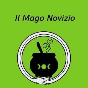 May include: A black and white illustration of a cauldron with a spoon inside and steam rising from the top. The cauldron has three crescent moons on the front. The illustration is surrounded by a white snake with a black outline, forming a circle. The text "Il Mago Novizio" is above the circle.