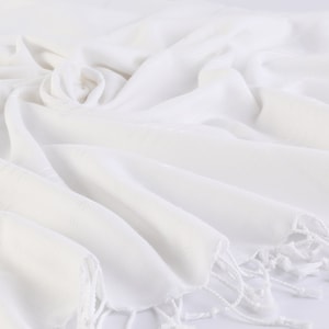 Gepersonaliseerde witte lichtgewicht gewaden voor vrouwen, KimonoRobe, aangepaste gewaad, kamerjas, katoenen zomergewaad met capuchon, bruidsgewaad afbeelding 4