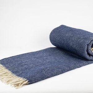 Couverture en laine bleu foncé 63 pouces, couverture 100 % laine, couverture confortable, couverture pour canapé en laine, jeté chaud, laine vierge de mouton