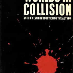 Puede incluir: Portada del libro "Worlds in Collision" de Immanuel Velikovsky. La portada es negra con texto blanco y un gran diseño de salpicaduras rojas. El nombre del autor y el título del libro se muestran de forma destacada.