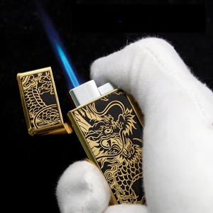 Encendedor a prueba de viento, paquete de 2, encendedores recargables con llama a chorro, regalo, diseño de dragón dorado y plateado