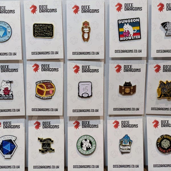 Pin's D&D en émail 17 modèles, dont des chats, des dragons, des dés et plus encore, des broches geek
