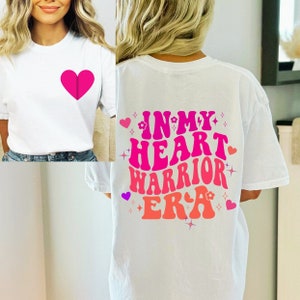 In meinem Herz Krieger Ära Komfort Farben Shirt, CHD Bewusstsein Shirt, Post OP Geschenk, OP am offenen Herzen, Herz Krankheit Tee, Genesung Shirt