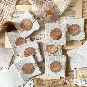 Set di carta quadrata fatta a mano / goffrata o liscia / 10 fogli / bordo frastagliato / journaling / carta riciclata ecologica