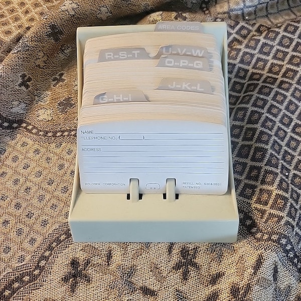 Vintage Schreibtisch Telefon Adressbuch Karteikarten Ordner 80er Jahre Film TV Prop Büro Rolodex